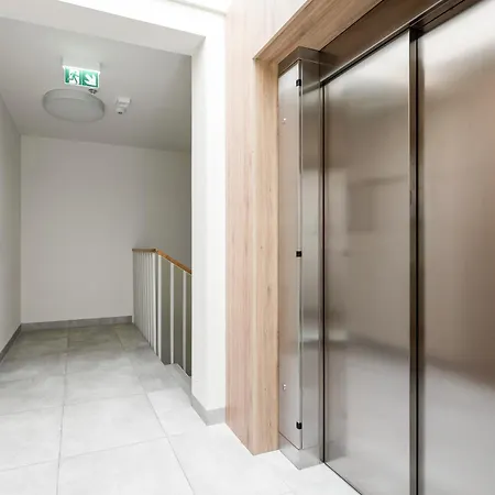 Metro Natolin 10th Floor By Bookinghost