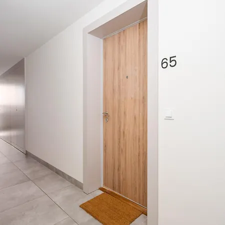 Apartman Metro Natolin 10th Floor By Bookinghost