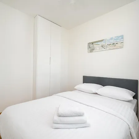 Metro Natolin 10th Floor By Bookinghost Apartmán *