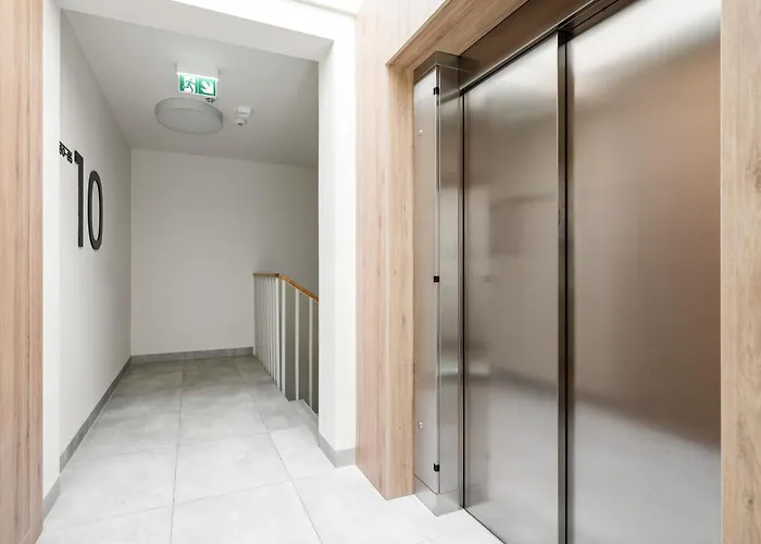 Metro Natolin 10th Floor By Bookinghost